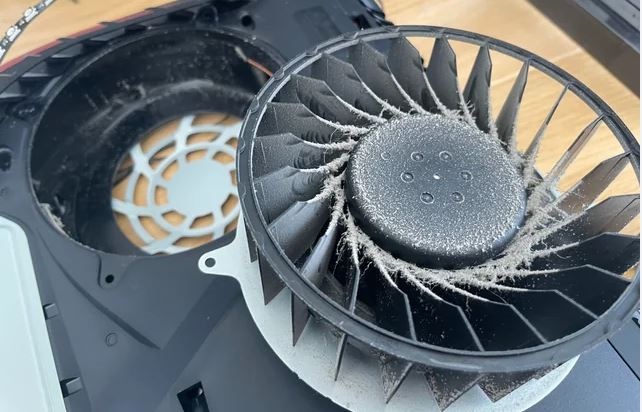 Чистка кулера PS5 от пыли